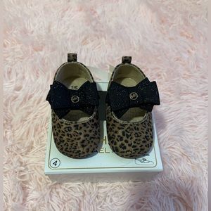 Michael kors baby flats size 4